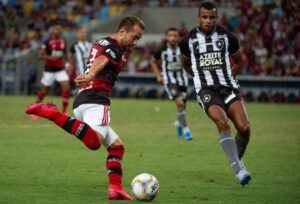 Flamengo e Botafogo disputam para encostar na liderança.