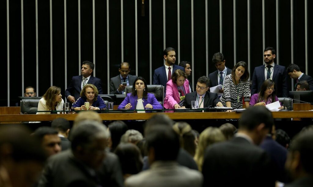 Propaganda de incentivo à participação política da mulher termina hoje