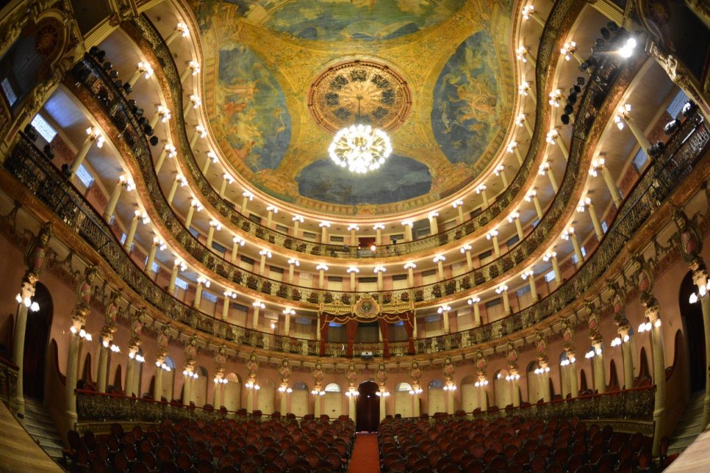 Teatro Amazonas realiza show com entrada gratuita nesta segunda