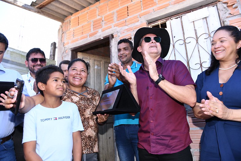 David Almeida cumpre compromisso de campanha e leva água para comunidade Coliseu