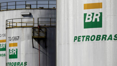 Petrobras reduz preço do litro de gasolina cerca de 4%