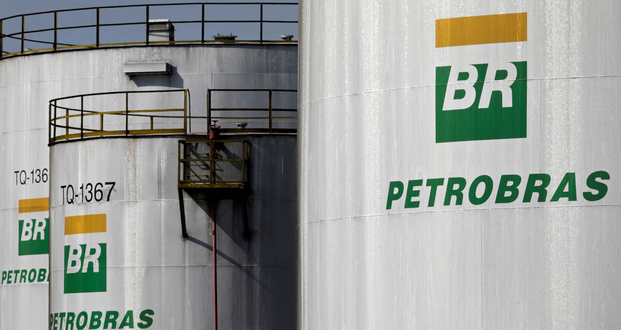 Petrobras reduz preço do litro de gasolina cerca de 4%