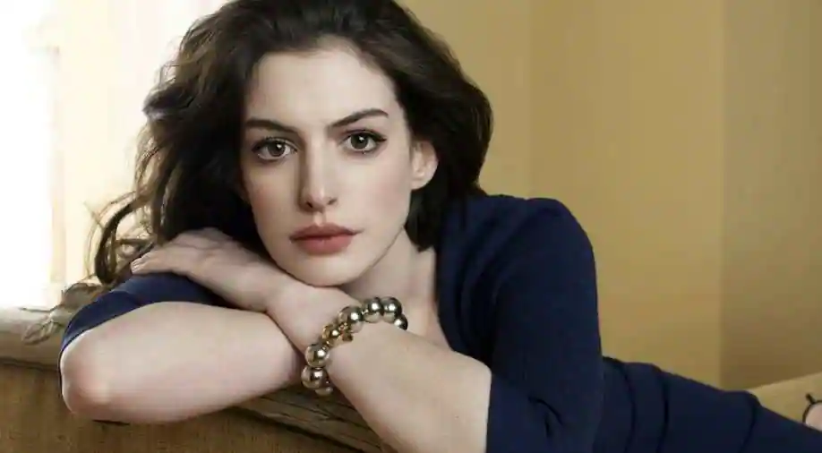 Filme baseado em fanfic de Harry Styles vai ser estrelado por Anne Hathaway