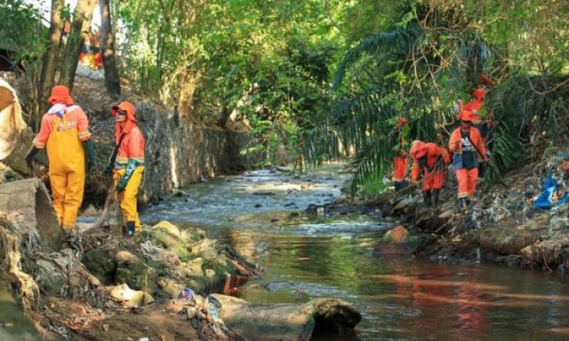 Igarapé do conjunto Eldorado recebe limpeza