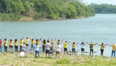 Grupo protesta às margens do Rio Cuiabá contra lei que permite ocupação no Pantanal