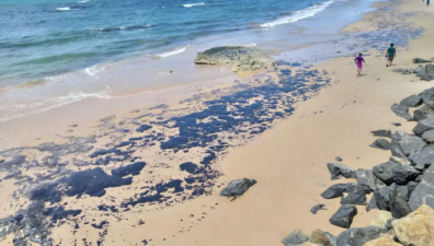 Após 3 anos, praias no Nordeste voltam a relatar manchas de óleo