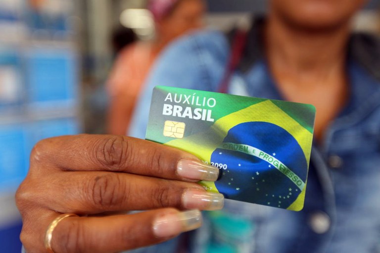 ‘Não queremos estimular o endividamento’, afirma Caixa sobre empréstimo Auxílio Brasil