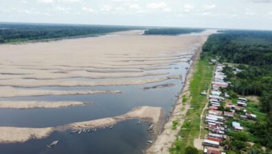 Rio seca e deixa mais de três mil famílias isoladas