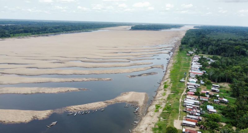 Rio seca e deixa mais de três mil famílias isoladas