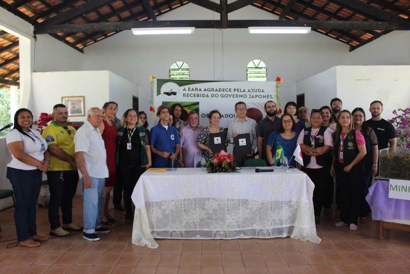 Escola Agrícola recebe doação do Consulado-Geral do Japão para instalação de placas solares