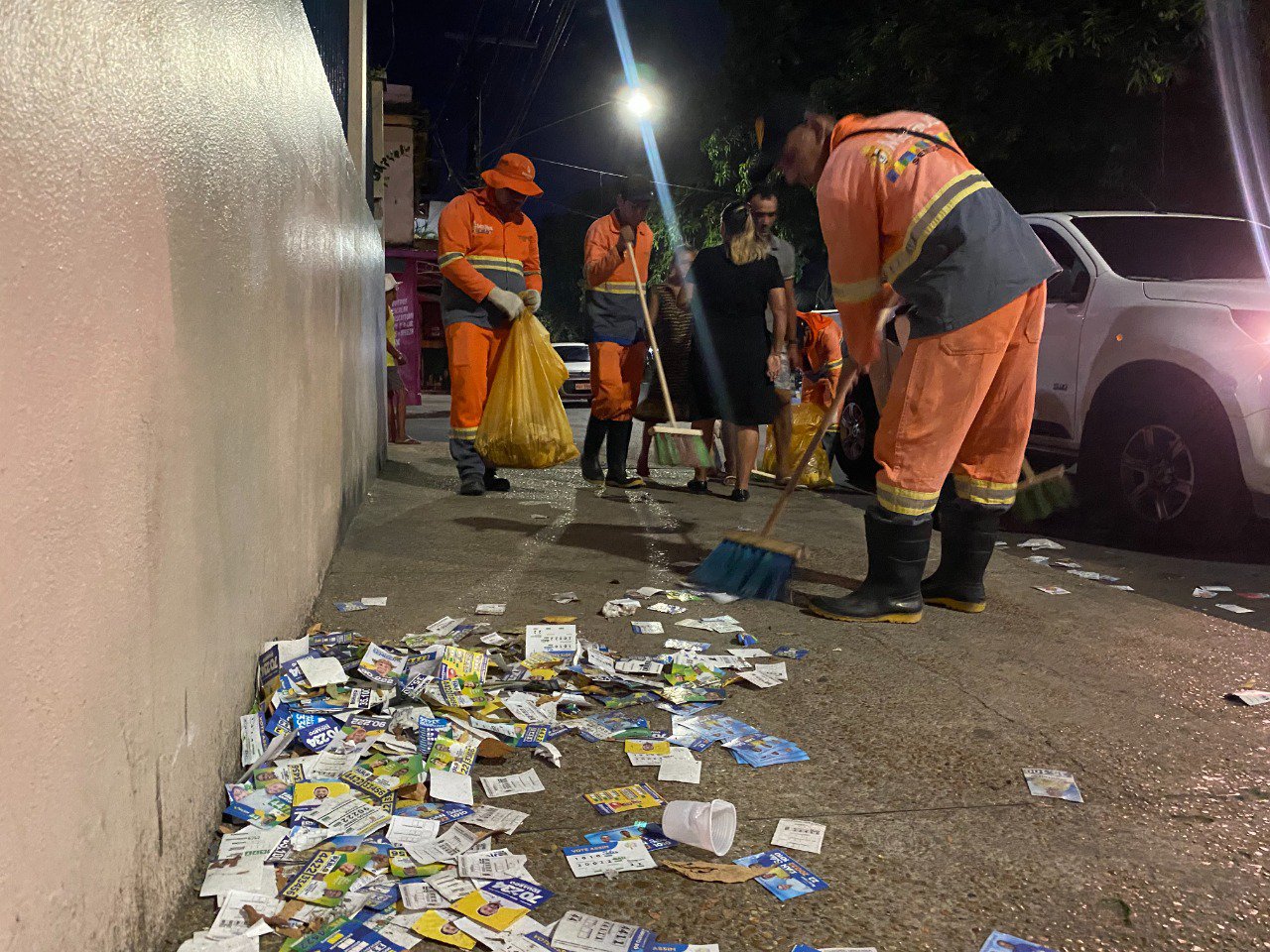 Após as eleições, força-tarefa de limpeza acontece em Manaus