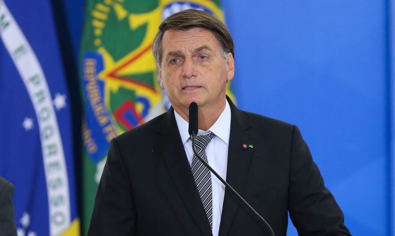 Bolsonaro diz que pode “entregar” documentos sob sigilo de 100 anos
