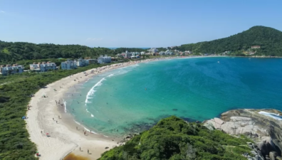 Praias brasileiras recebem prêmio 'bandeira azul' de melhor preservação costeira