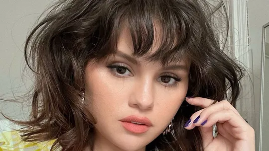 Selena Gomez testa positivo para Covid-19 e tranquiliza fãs