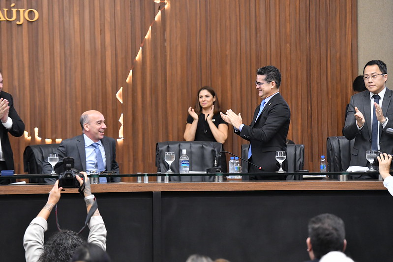 Prefeito David Almeida prestigia homenagem ao presidente do Tribunal de Contas