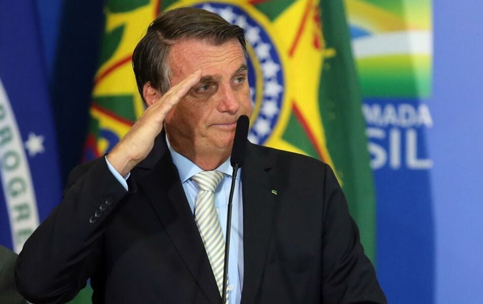 Após ser atendido em hospital, Bolsonaro está no Alvorada e passa bem