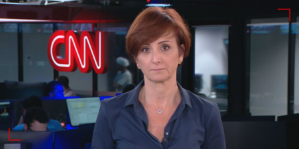 Thais Herédia, da CNN, recebe o Prêmio Tarsila do Amaral na categoria Imprensa