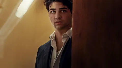 Noah Centineo é advogado da CIA em nova série da Netflix "Recruta"