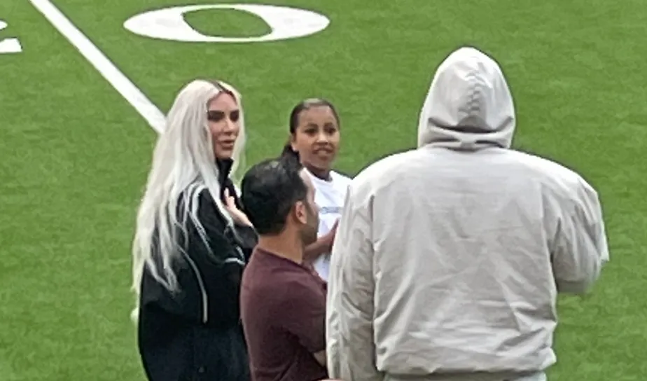 Kanye West e Kim Kardashian voltam a se falar em jogo do filho após polêmicas