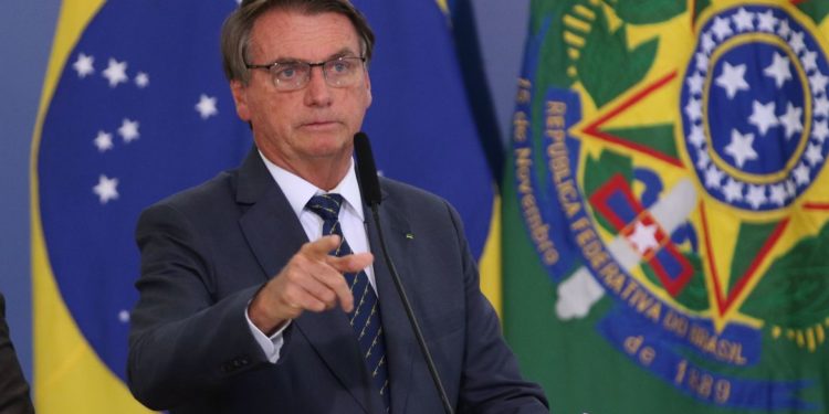 'Nada justifica tentativa de ato terrorista', diz Bolsonaro sobre explosivo localizado em Brasília