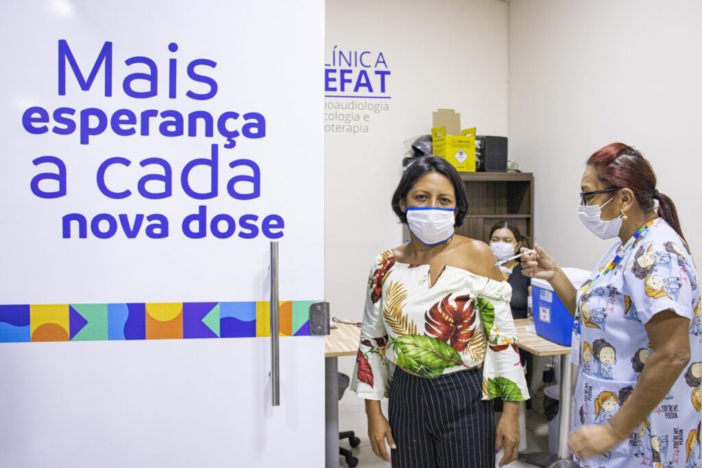 Manaus já aplicou mais de 1 milhão de 3ª doses contra a Covid-19 e prefeitura convoca atrasados para reforçar proteção