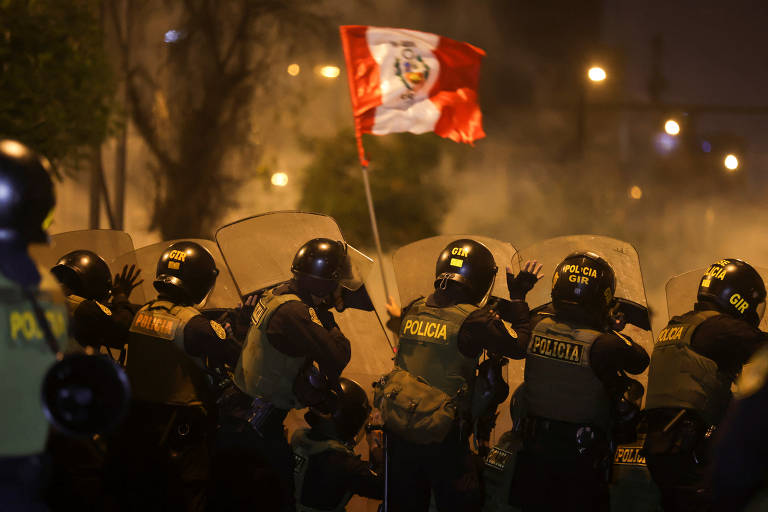 Protestos continuam no Peru enquanto presidente tenta transmitir normalidade