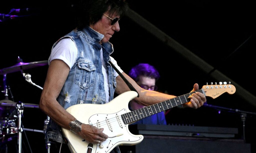 Influente guitarrista inglês de rock Jeff Beck morre aos 78 anos