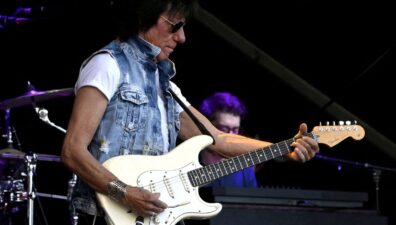 Influente guitarrista inglês de rock Jeff Beck morre aos 78 anos