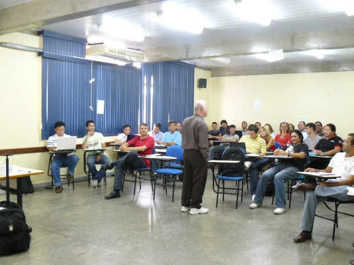 Faculdade oferece mil bolsas de estudos para cursos de pós-graduação