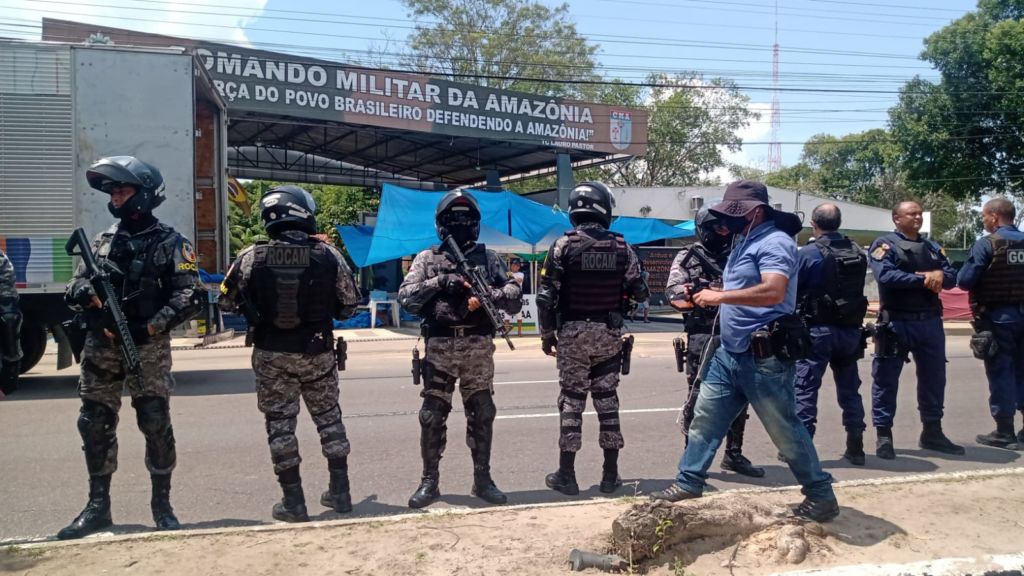 acampamento em frente ao CMA