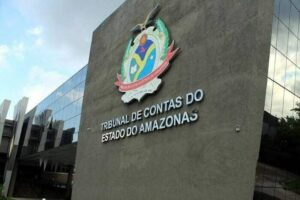 Presidente do TCE-AM repudia atos de vandalismo no Congresso e no STF