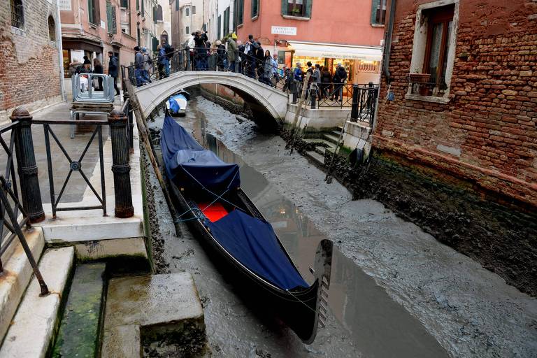 Falta de chuva prolongada faz canais de Veneza secarem