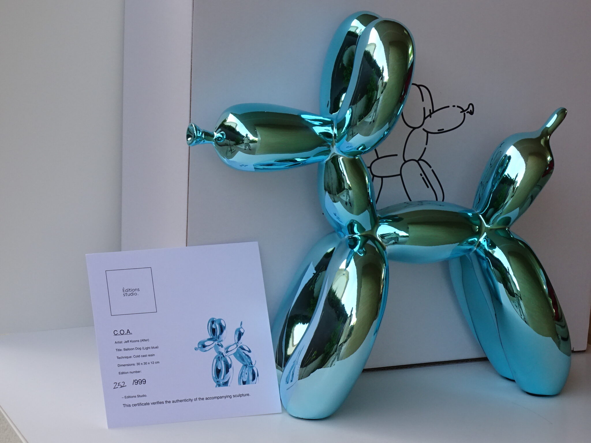 Visitante quebra escultura Dog Ballons de 200 mil reais