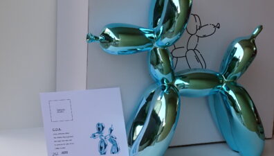 Visitante quebra escultura Dog Ballons de 200 mil reais
