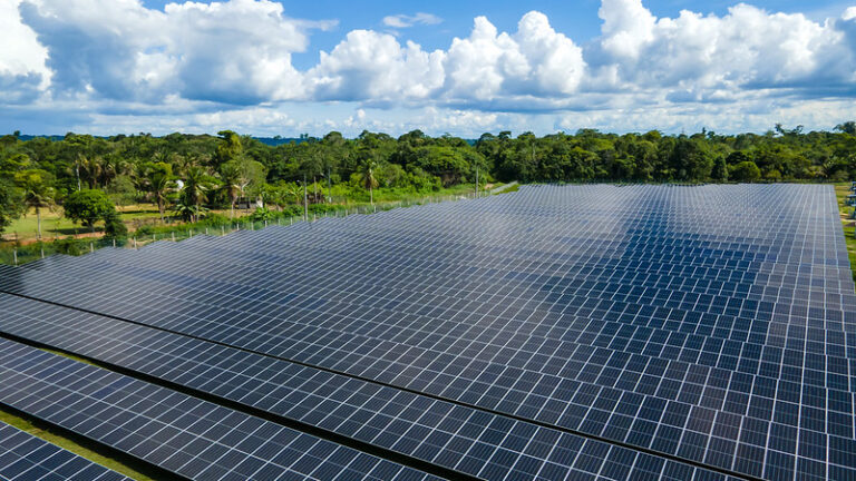 Manaus tem maior usina de energia solar da região Norte do país