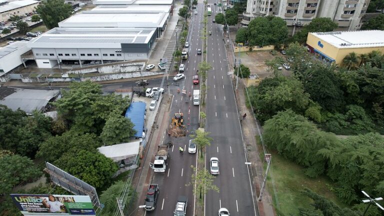 Trecho das avenidas Djalma Batista e João Valério será interditado para obras de implantação de rede de esgoto