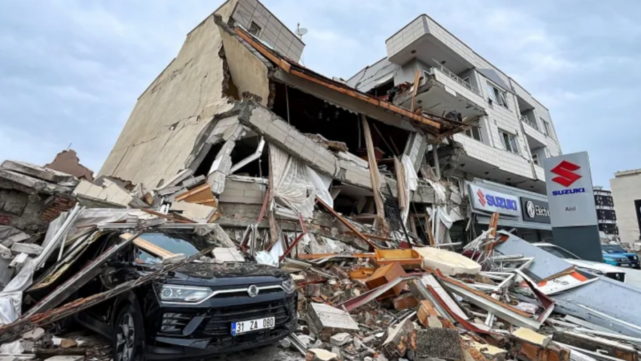 Terremoto deixa mais de 4.300 mortos e milhares de feridos na Turquia e na Síria