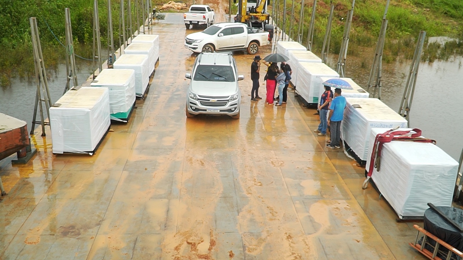 Prefeitura de Manaus inicia entrega de geradores para comunidades ribeirinhas do rio Negro