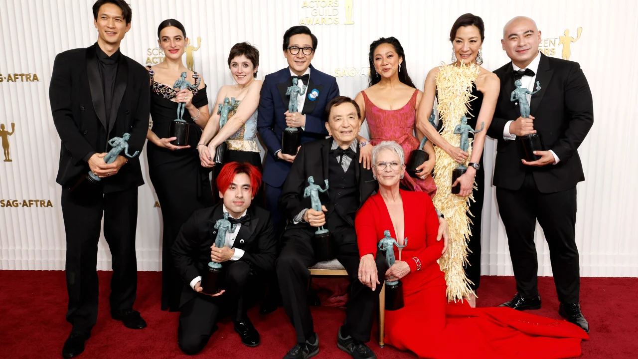 Tudo em Todo o Lugar é ganha 4 prêmios no SAG Awards