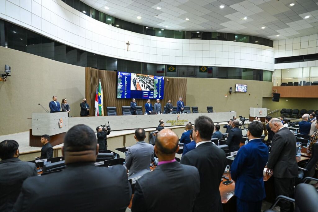 Câmara Municipal de Manaus rende homenagens a Amazonino Mendes