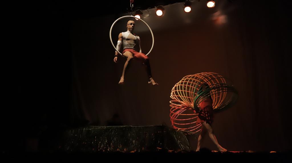 Cia de circo promove espetáculo em escola do bairro Nova Cidade