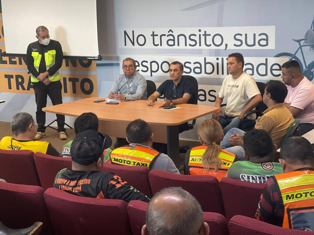 Prefeitura reúne com mototaxistas para discutir melhorias do serviço