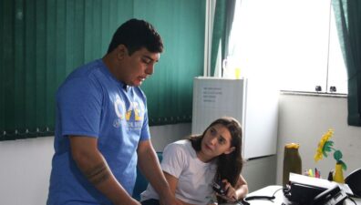 Sala de rádio em Boa Vista é janela de comunicação com os yanomami