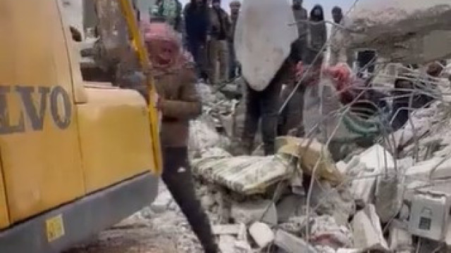 Grávida morre após dar à luz sob escombros na Síria