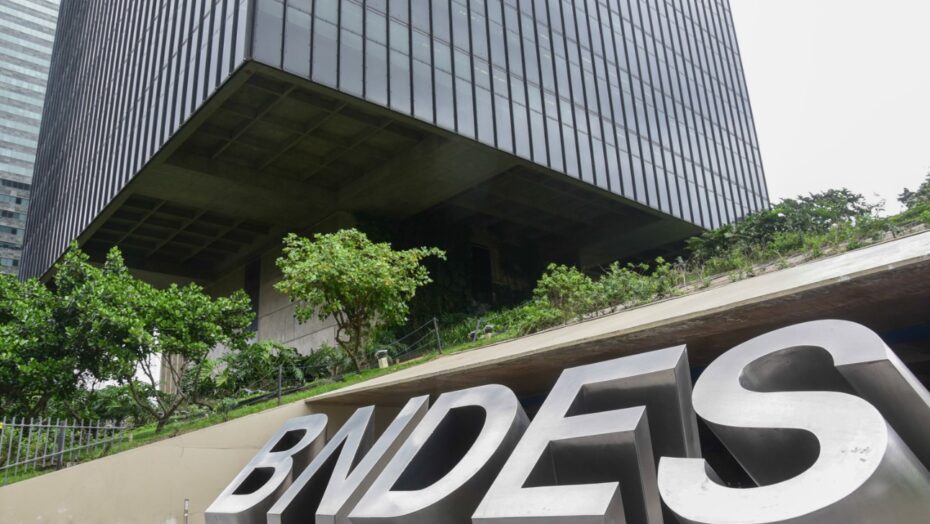 BNDES prevê dobrar crédito a startups e faculdades para 'reindustrializar' país