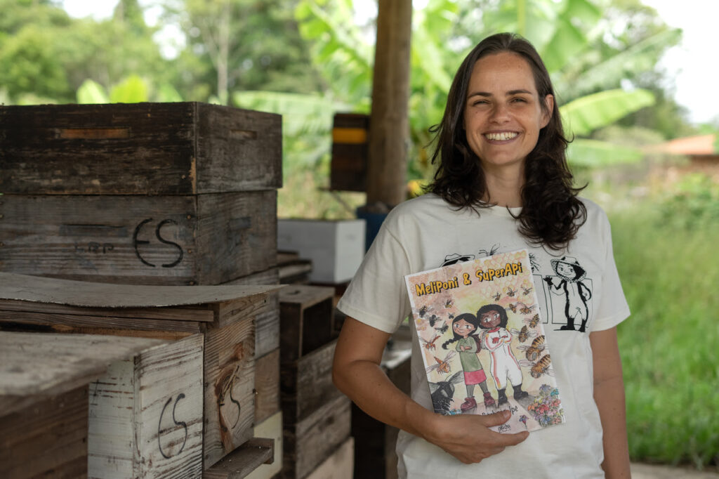 Bárbara Ipê lança HQ infanto-juvenil que mergulha no universo das abelhas