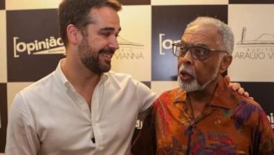 Eduardo Leite pede desculpa a Gilberto Gil por críticas aos baianos