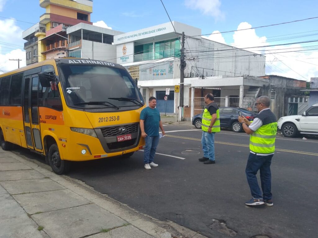 Prefeitura firma contratos provisórios com operadores do transporte alternativo