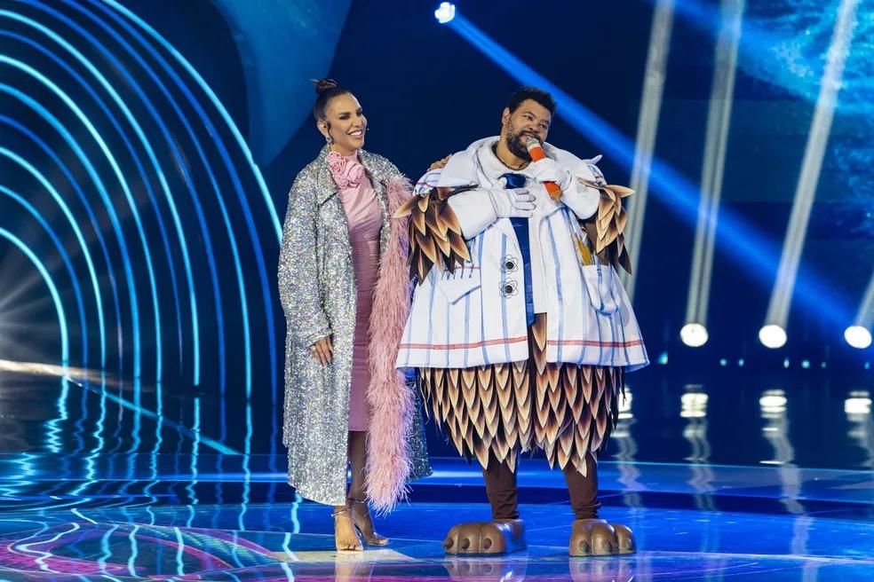 Babu Santana é desmascarado e deixa o The Masked Singer