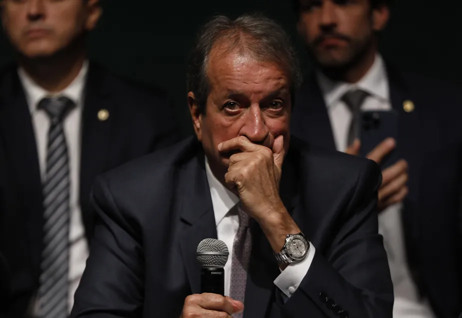 Presidente do PL, Valdemar Costa Neto é internado em Brasília
